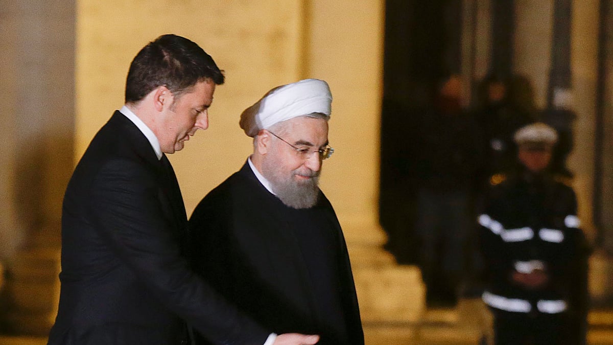 Italian Premier Matteo Renzi gesturing to Iranian President Hassan Rouhani in Rome. (Photo: AP) 