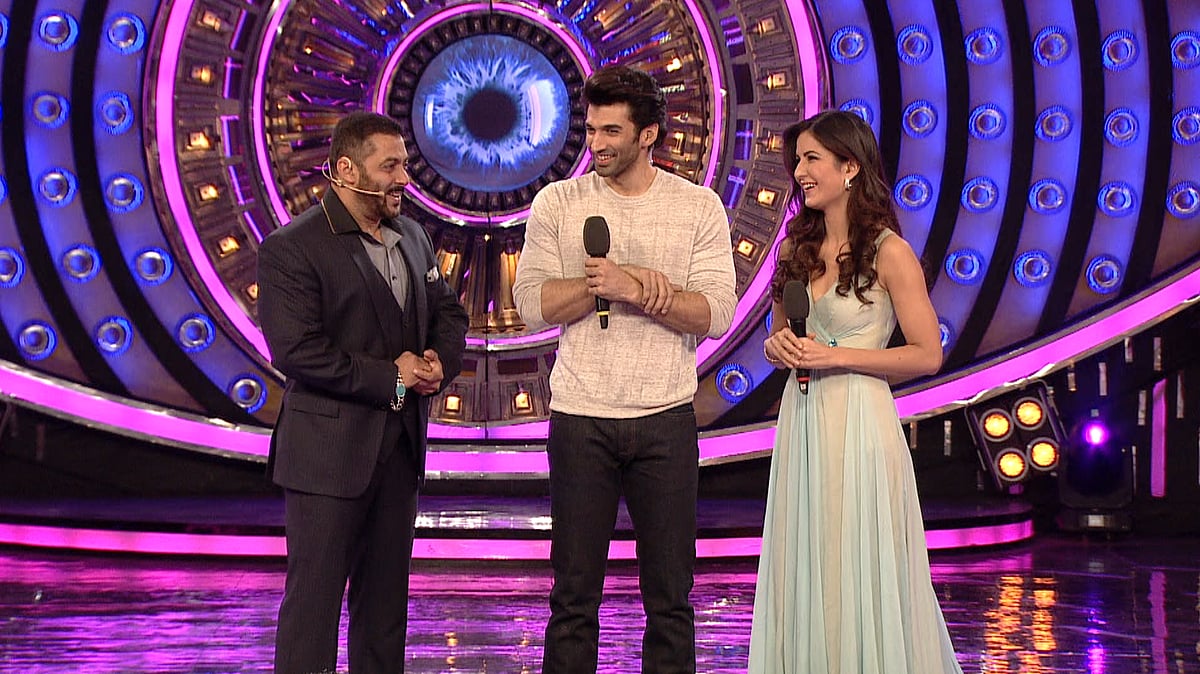 Salman and Katrina catch up after a long time on the Bigg BOss 9 stage, with Aditya Roy Kapur 