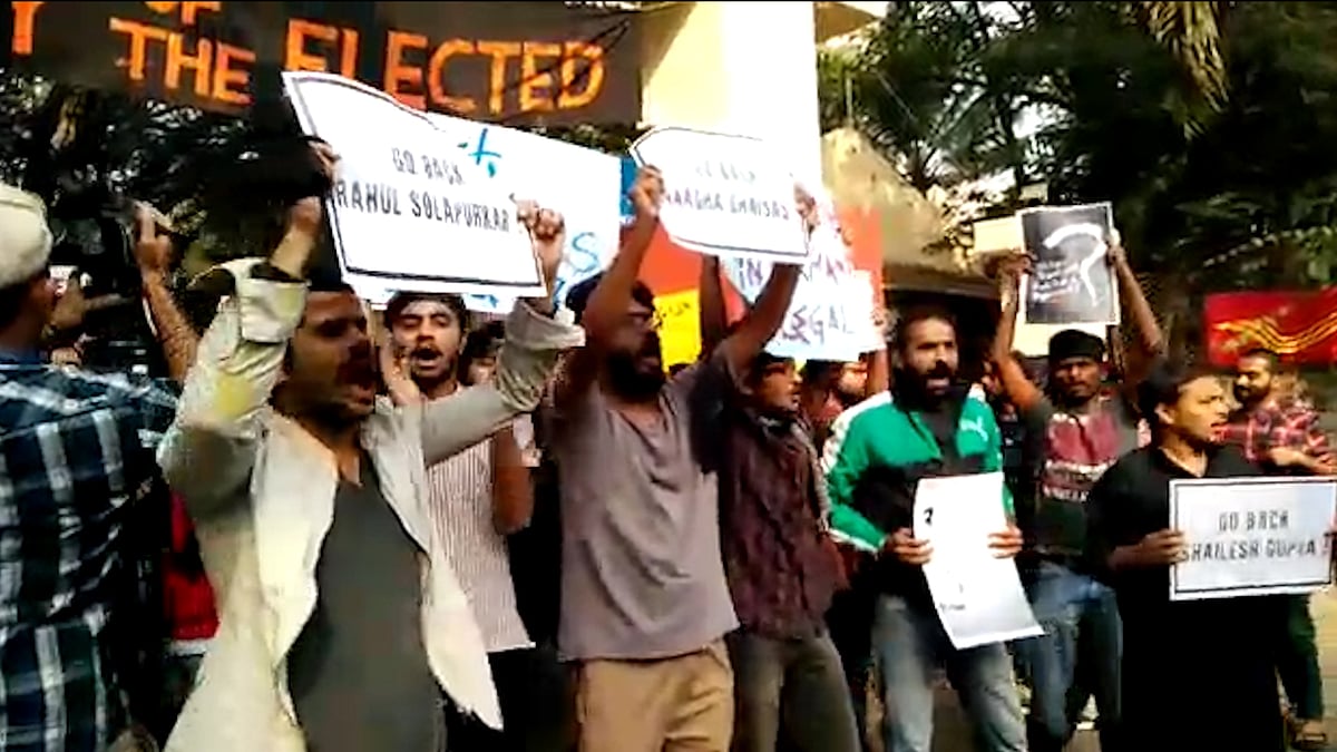 As Gajendra Chauhan gets ready to take charge of FTII on Thursday, students protest at the campus in Pune. (Photo: ANI screengrab)