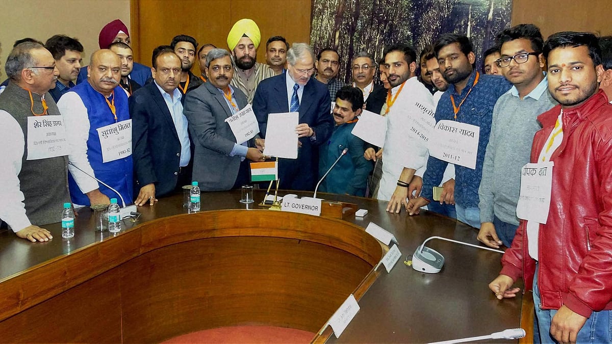 ABVP members after a meeting with the LG Najeeb Jung, to discuss the JNU protest, on Wednesday, 17 February. (Photo: PTI)