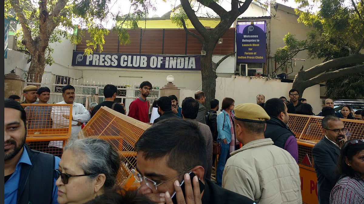 Journalists protest outside the Press Club of India on Tuesday, 16 February 2016. (Photo: <b>The Quint</b>)