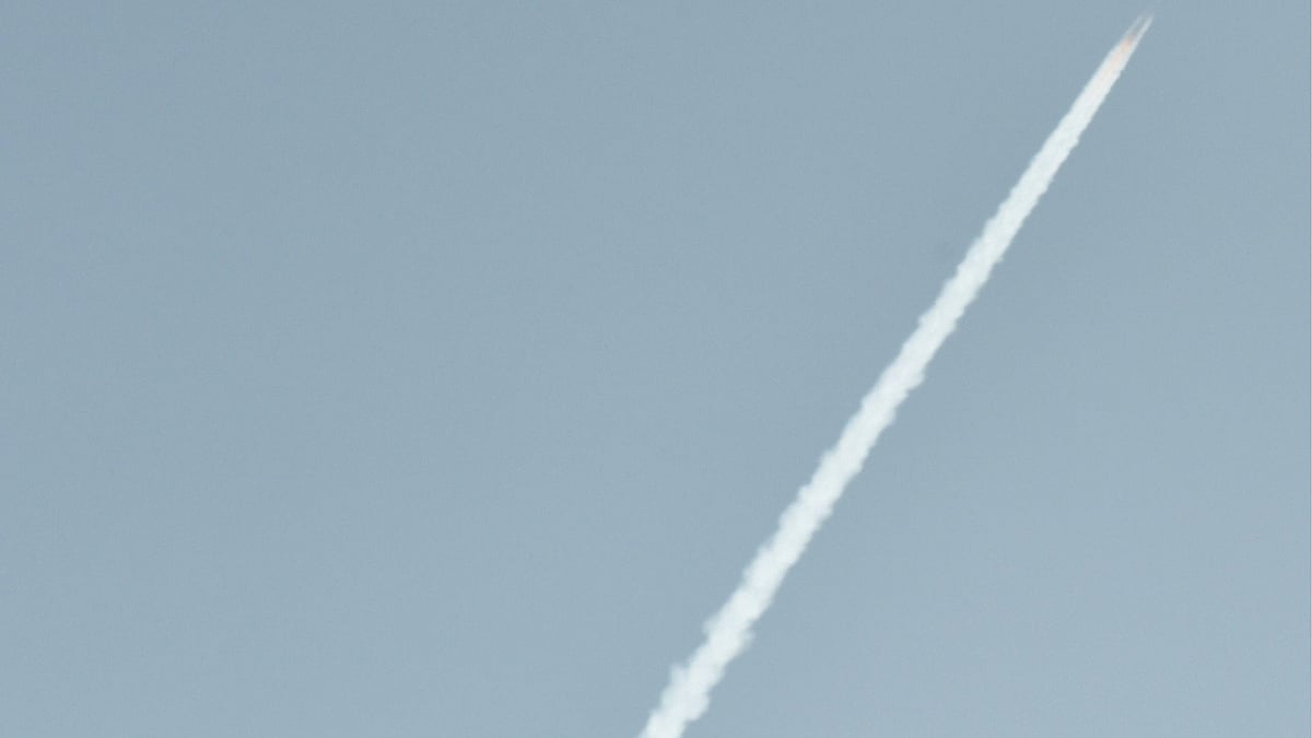 In this image released by Japan’s Kyodo News agency, an unidentified object is photographed in the sky from Dandong, China, near the North Korean border, Sunday, 7 Feb 2016, at the same time a North Korea rocket was allegedly launched. (Photo: AP)