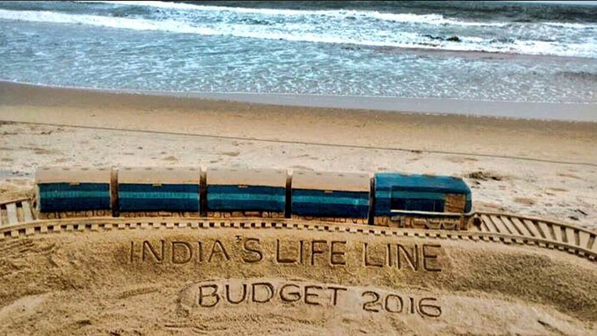Sudarsan Pattnaik’s sand art on the Railway Budget. (Photo Courtesy: Twitter/ <a href="https://twitter.com/sudarsansand">@sudarsansand</a>)