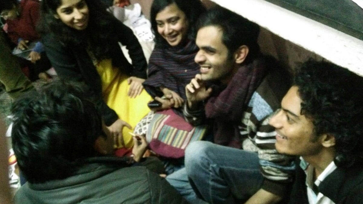 Umar Khaled, a PhD student at JNU and an activist, waiting inside JNU campus. (Photo: Twitter/ <a href="https://twitter.com/rahulkanwal/status/701522708006187009">@rahulkanwal</a>)