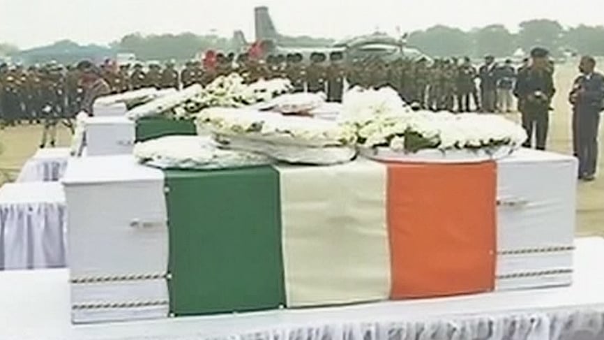 Senior army officers and defence personnel laid wreath to honour the supreme sacrifice of the Siachen martyrs. (Photo: ANI screengrab)