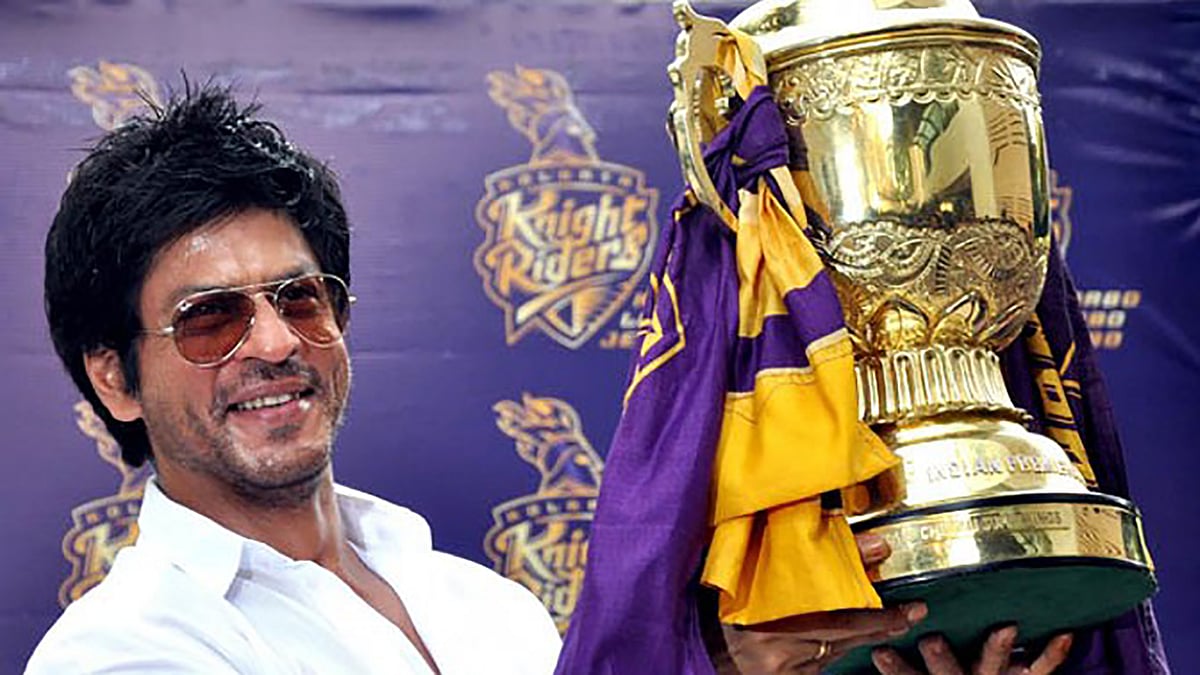 Shah Rukh celebrates KKR’s victory (Photo: <a href="http://sports24hour.com/srk-rebrand-tt-franchise-to-trinbago-knight-riders-logo-wiki/">SRK Fanclub’s Twitter Feed</a>)
