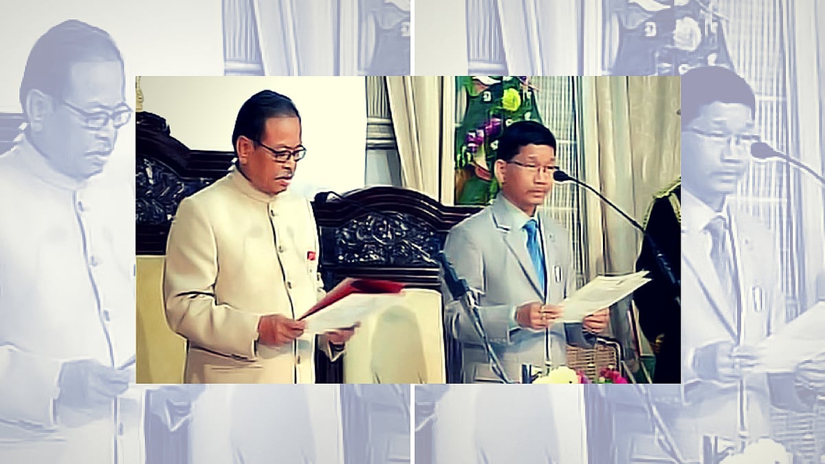 Kalikho Pul (right) being sworn-in as Arunachal Pradesh Chief Minister by Governor JP Rajkhowa. (Photo Courtesy: ANI, altered by <b>The Quint</b>)