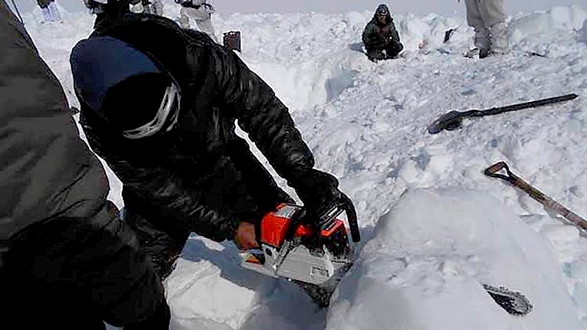 Rescue operations going on in Siachen on Monday. (Source: PTI)