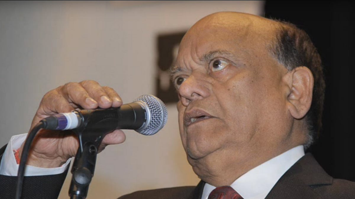 Satirist and poet Surendra Sharma. (Photo Courtesy: Youtube)