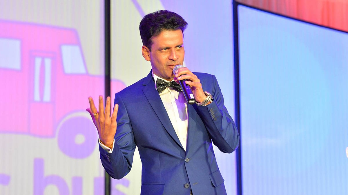 (Photo: Manoj’s facebook <a href="https://www.facebook.com/Spotlight.ManojBajpayee/photos/pb.144649939074176.-2207520000.1455099074./491307107741789/?type=3&theater">page</a>)