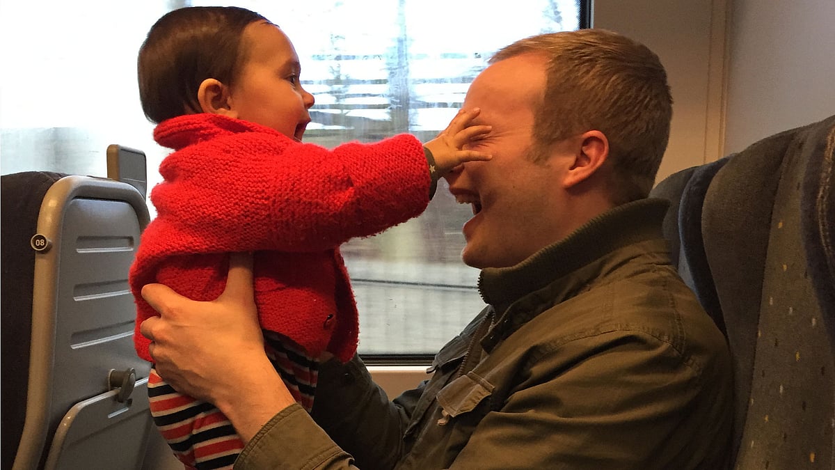 Little Leo with a ‘stranger’ uncle!&nbsp;