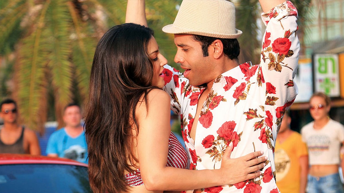 Sunny Leone and Tusshar Kapoor in <i>Mastizaade</i>