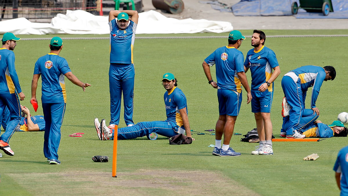 Afridi, standing right, and coach Waqar Younis talk ahead of their World T20 match against India at Eden Gardens, Kolkata (Photo: AP)