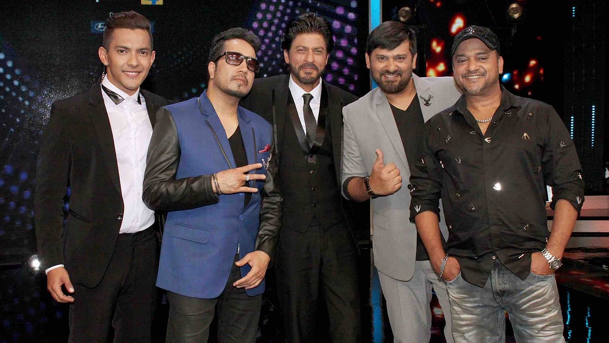 Shah Rukh Khan with the judges of <i>Sa Re Ga Ma Pa </i>(Photo: Yogen Shah)