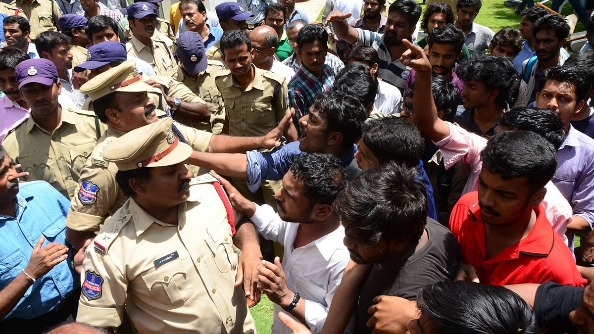 Students scuffle with police as they further damage the VC’s return. (Photo: IANS)