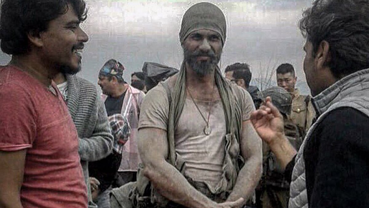 Shahid Kapoor on the sets of his upcoming movie ‘Rangoon’. (Photo Courtesy: Instagram/<a href="https://www.instagram.com/p/BDPxpU2BJr0/">@ShahidKapoor</a>)