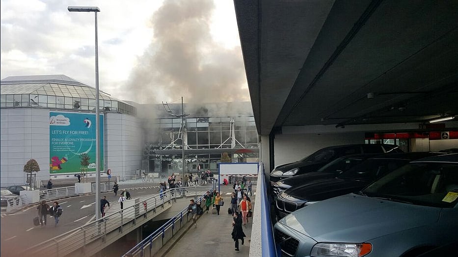 People running away from the spot where the explosions took place in Brussels Airport. (Photo Courtesy: <a href="https://twitter.com/News_Executive/">@News_Executive</a>)
