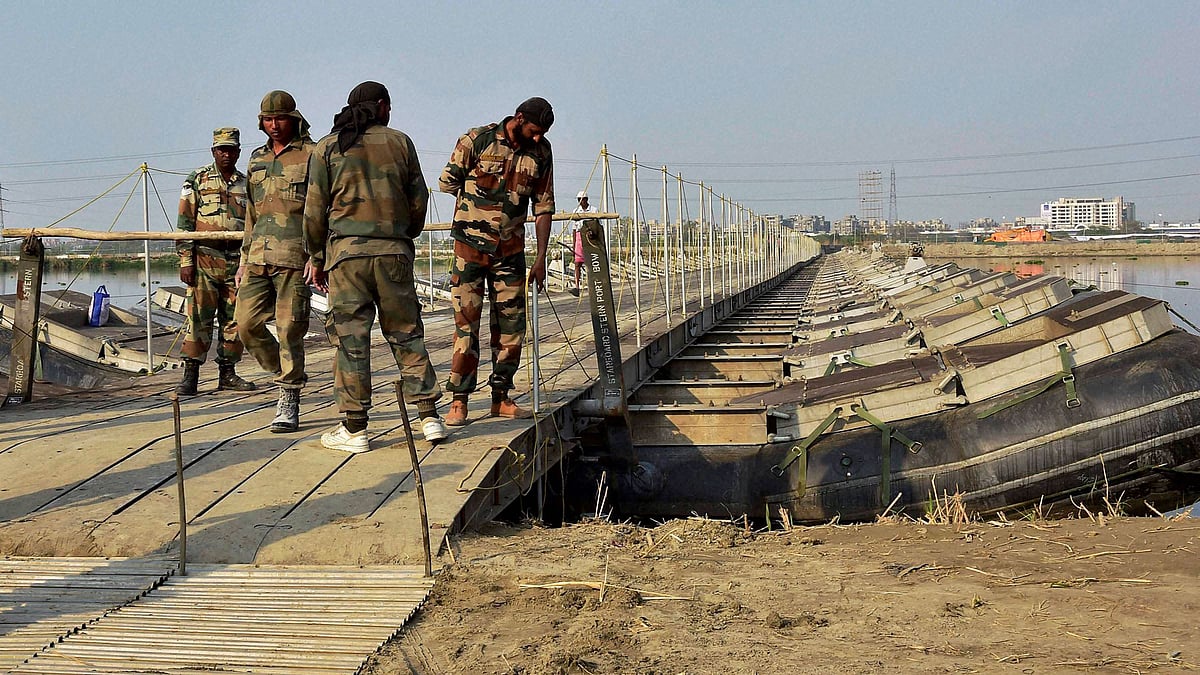  Army personnel construct temporary bridges over Yamuna river for the three-day World Peace Festival organised by spiritual guru Sri Sri Ravi Shankar in New Delhi on Tuesday. (Photo: PTI)&nbsp;