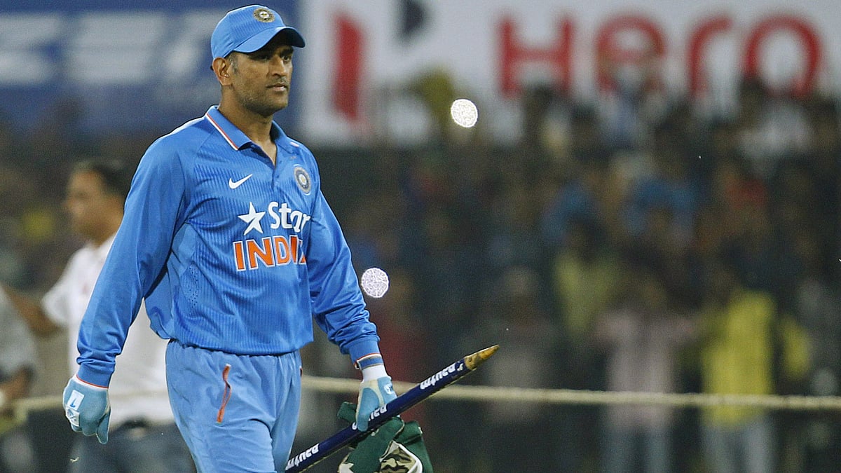 MS Dhoni loves collecting souvenir stumps. (Photo: Reuters)