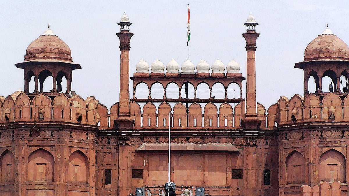  Rumi writes  extensively about the Red Fort in his book. (Photo Courtesy: Raza Rumi; Image altered by <b>The Quint</b>)