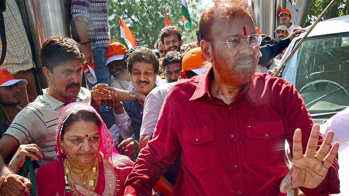 Former Gujarat police officer DG Vanzara with wife Gauriben at Sardar Patel International Airport in Ahmedabad on Friday, 8 April 2016. (Photo: PTI)