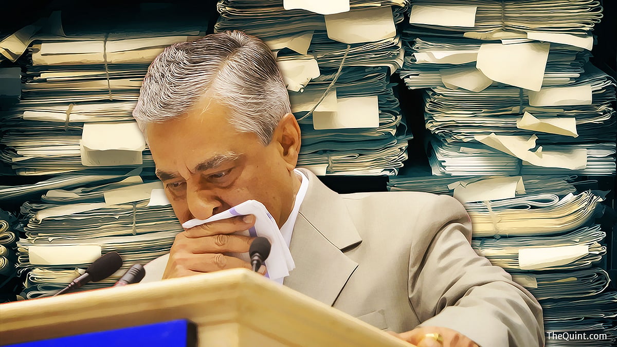 Is government apathy to be blamed for the mess in the judiciary? (Photo: IANS/ Altered by <b>The Quint</b>)