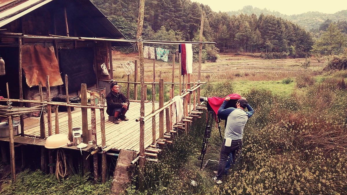 Amar Kaushik checks a shot of 82-year-old Dani Randa while shooting for <i>Aaba </i>(Photo: Suresh Mathew)