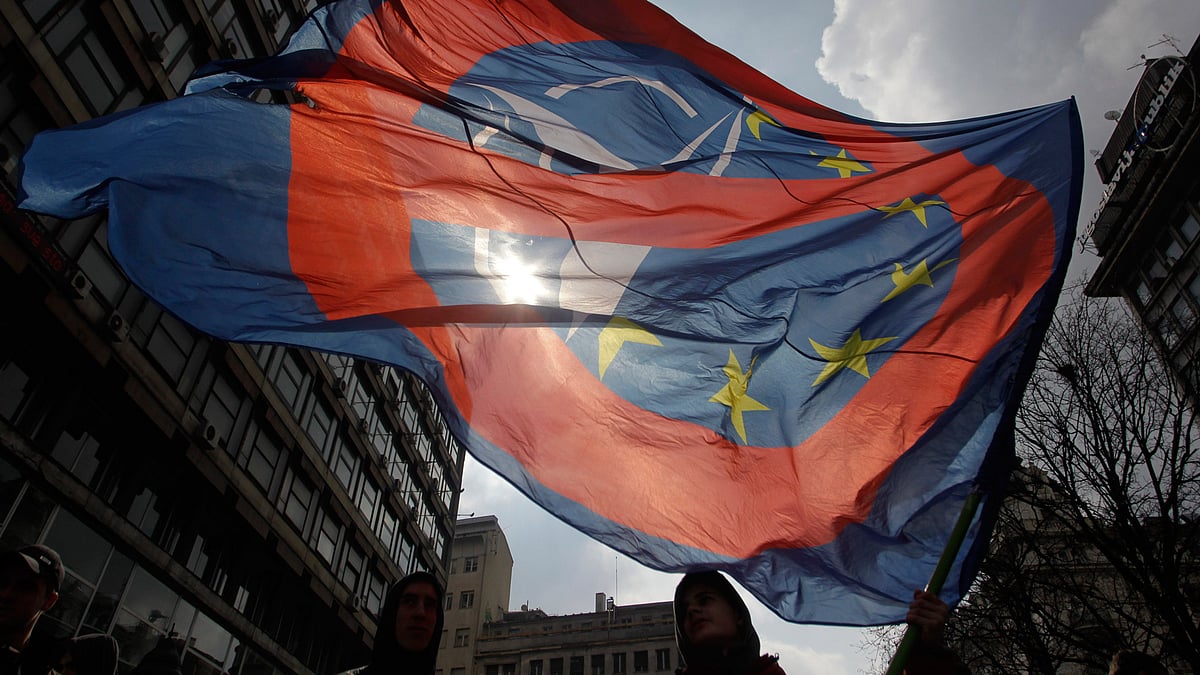 

A man waves a  flag during an anti-NATO rally in downtown Belgrade, Serbia, March 27, 2016. (Photo: AP)