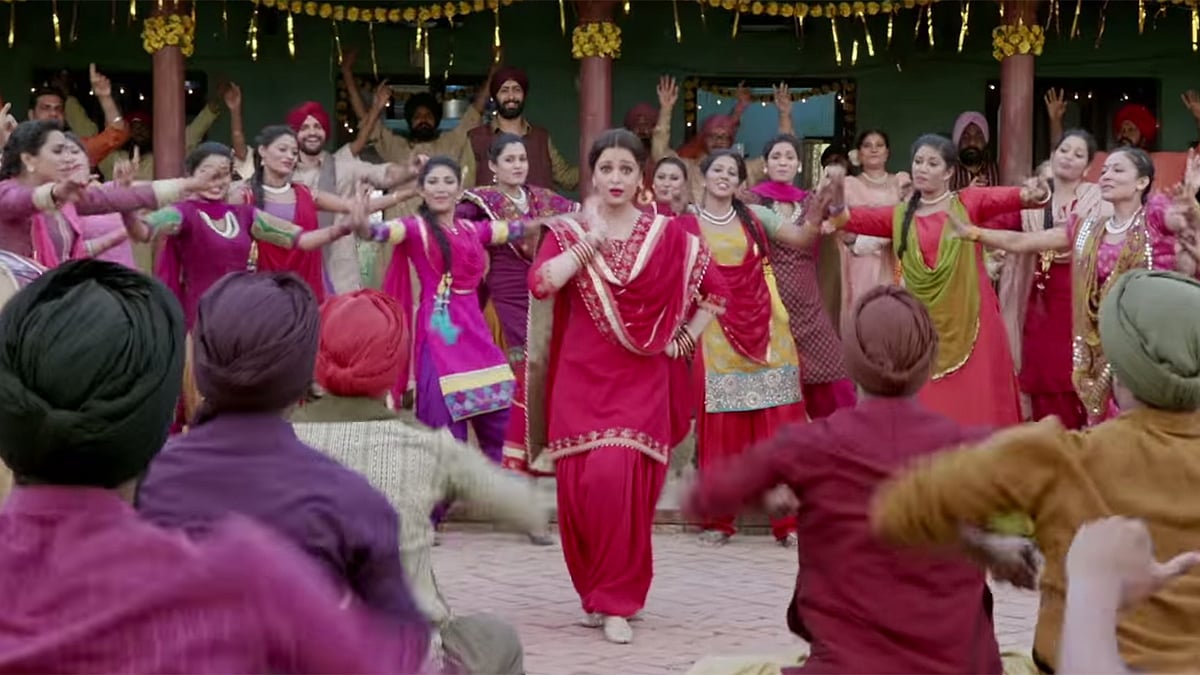 Aishwarya Rai dances to the tunes of song in the movie Sarabjit. (Photo: Youtube Screengrab)
