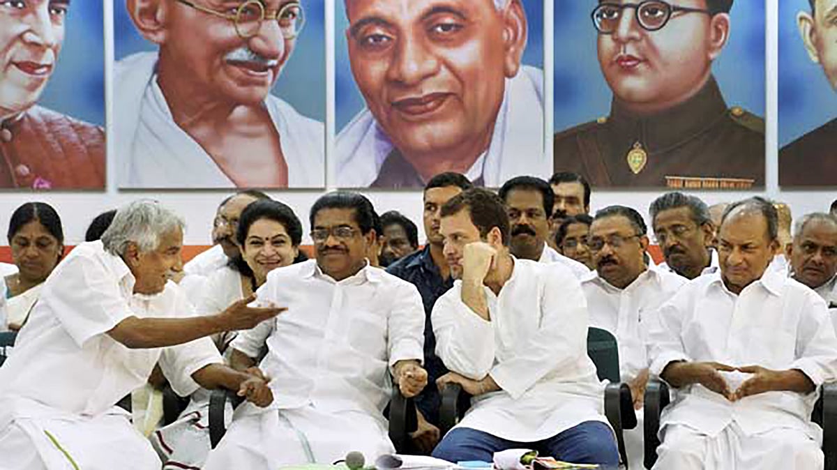 Rahul Gandhi with Kerala Chief Minister Oommen Chandy (L),party MP AK Anthony and others. 