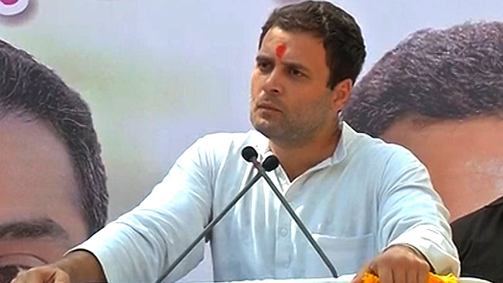 Congress vice-president Rahul Gandhi expresses his solidarity with striking jewellers at Zaveri Bazaar in Mumbai. (Photo: ANI screengrab)