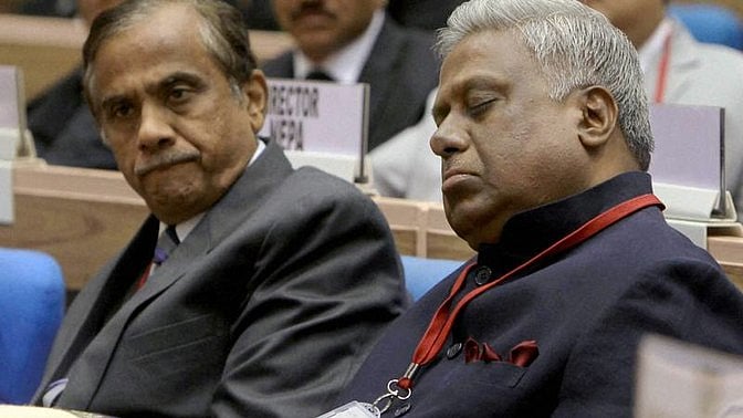 Former CBI director Ranjit Sinha caught slumbering unaware at the All India Conference of DGPs/IGPs at Vigyan Bhavan in 2013. (Photo: PTI)