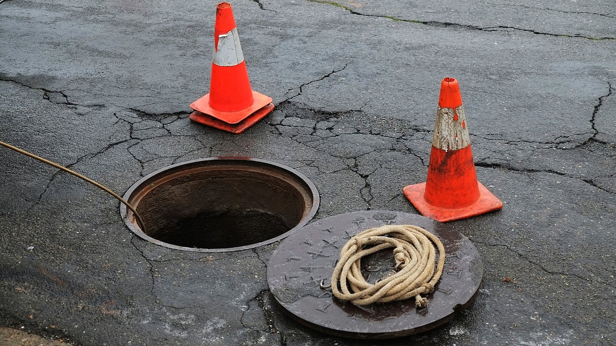 Top-notch fund manager Samir Arora had a miraculous escape after slipping into an open manhole in Mumbai