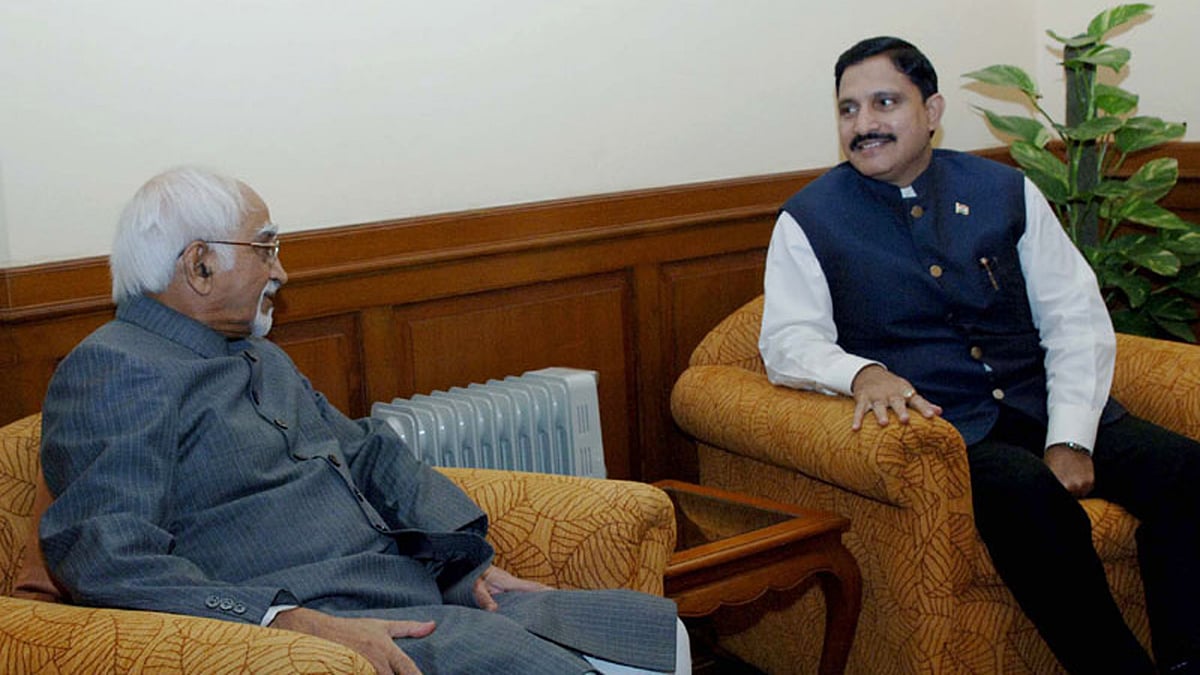 Son of YS Chowdary (R) was book for rash driving while driving a Porche. (Photo: <a href="http://pibphoto.nic.in/photo//2014/Nov/s2014111759101.jpg">PIB</a>)