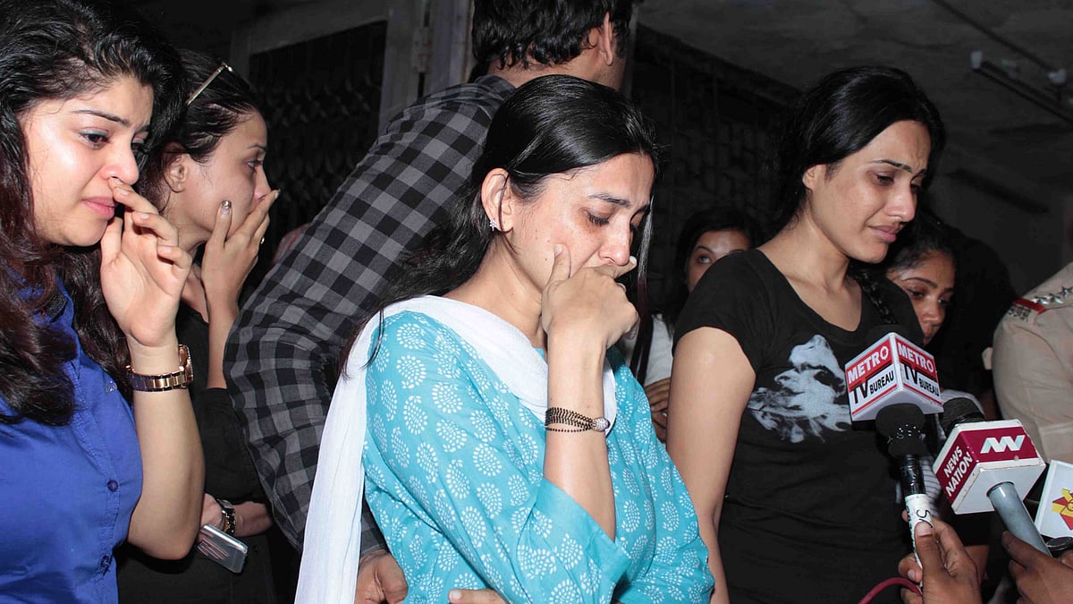 Friends from the TV industry at Pratyusha Banerjee’s cremation (Photo: Yogen Shah)