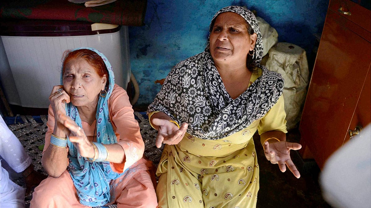 Relatives mourn the death of farmer Mohammad Akhlaq at his home in Bisara village about 45 kilometers from New Delhi. (Photo: PTI)