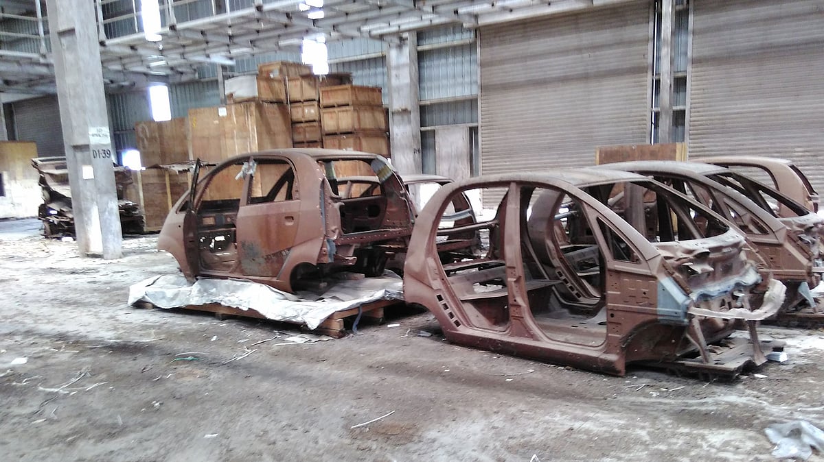 Inside the abandoned Singur Tata Nano factory. (Photo:<b> The Quint</b>) 