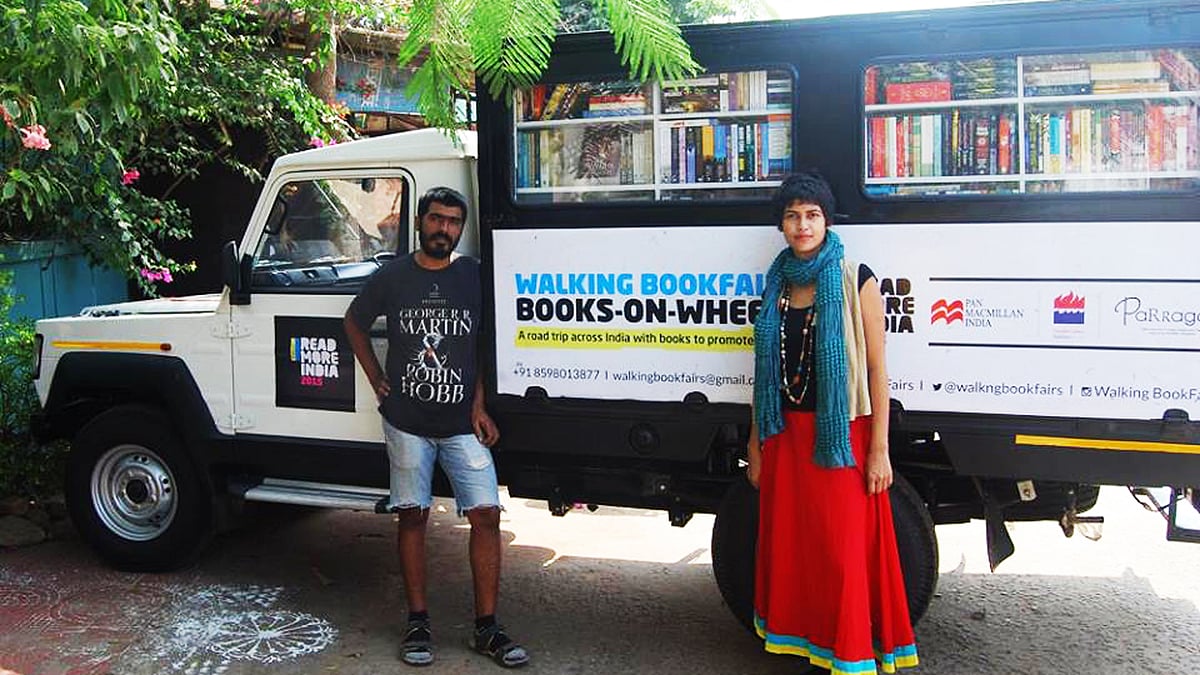 Satabdi Mishra and Akshay Rautaray, the two young Indians who started ‘Walking BookFairs’. (Photo Courtesy: <a href="https://www.facebook.com/Walking-BookFairs-1642636759308197/timeline">Facebook/Walking BookFairs</a>)