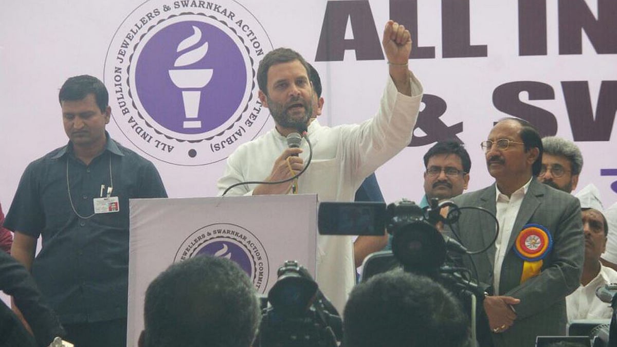 Rahul Gandhi addresses the jewellers who are on an indefinite strike. (Photo: Twitter/<a href="https://twitter.com/OfficeOfRG/status/717631311943315456">@OfficeOfRG</a>)