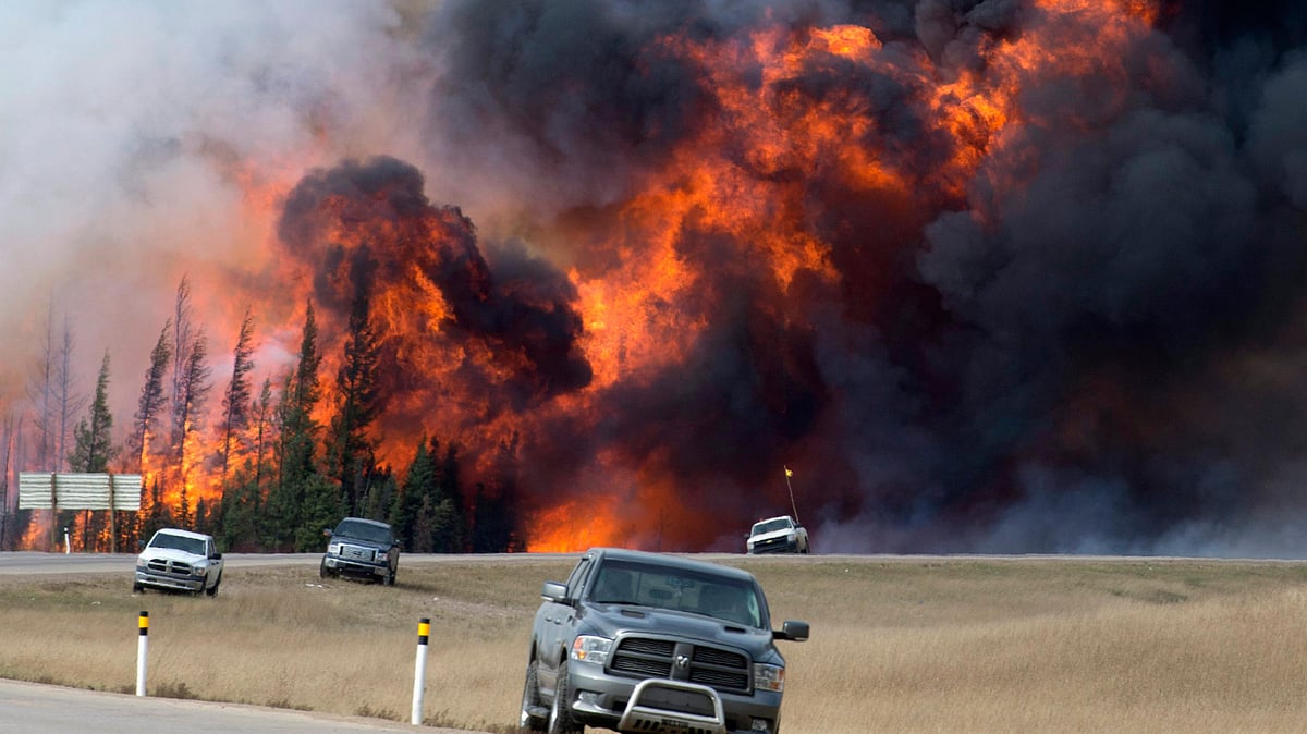 A wildfire burns south of Fort McMurray, Alberta on 7 May 2016. (Photo: AP)