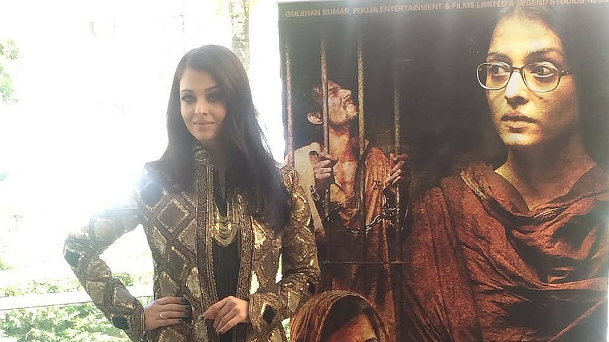 Aishwarya Rai Bachchan in a Rohit Bal ensemble at the<i> Sarbjit</i> screening at Cannes.