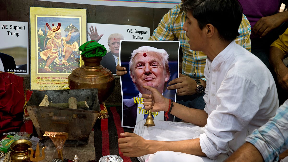 Activists of right-wing Hindu Sena conduct rituals to ensure a win for US presidential candidate Donald Trump in New Delhi, May 11, 2016. (Photo: AP)
