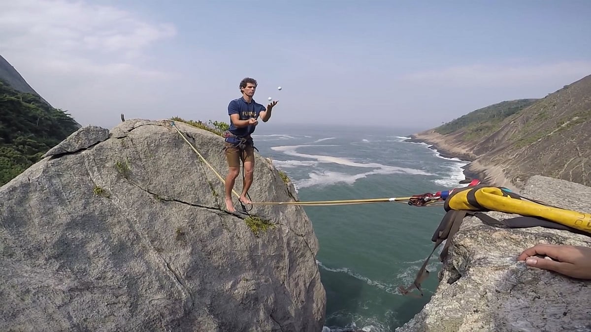 Fearless amateur juggler, Caio Amador walked across a ravine while juggling. (Photo: AP/Caters News Screengrab)