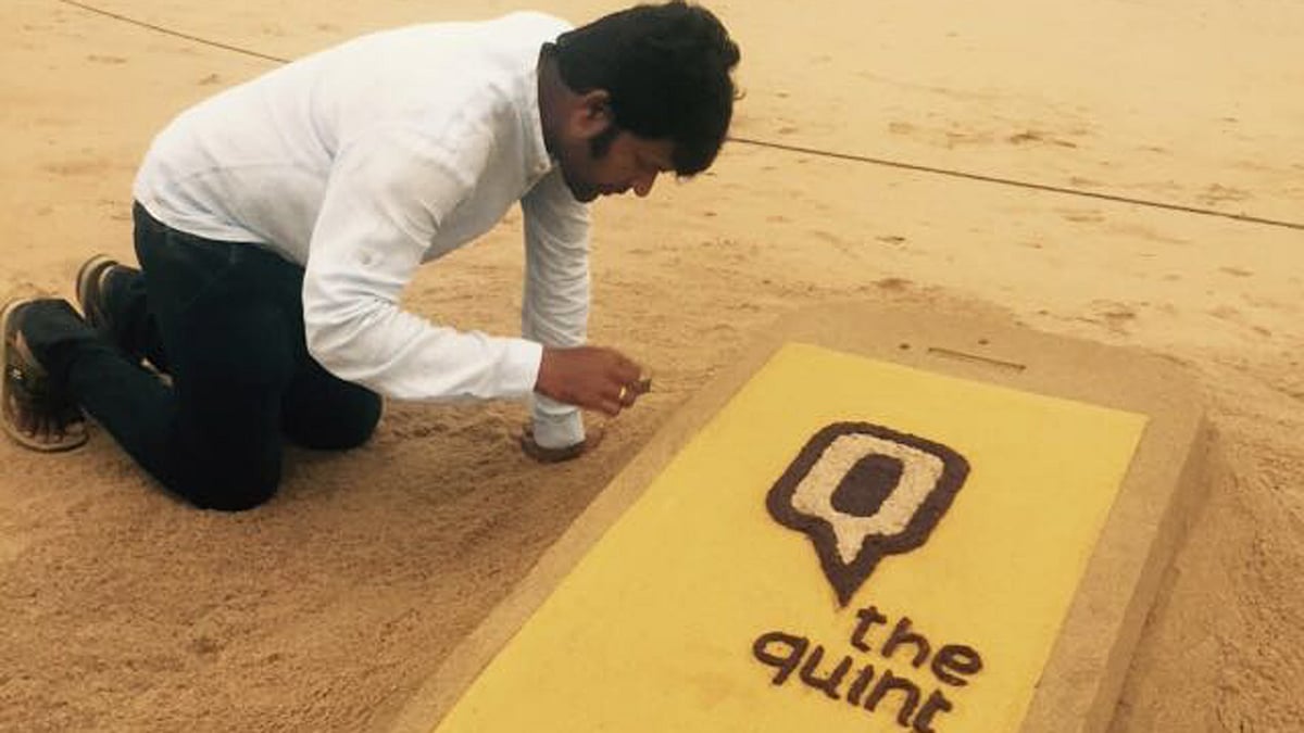 Sudarsan Pattnaik carving a beautiful san art for The Quint. (Photo Courtesy: Sudarsan Pattnaik)