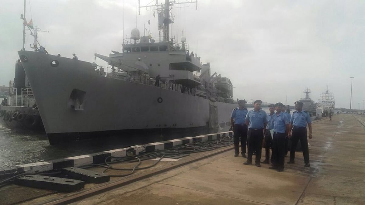 INS Sunayna and INS Sutlej being rushed to Colombo, Sri Lanka from Southern Naval Command in Kochi. (Photo Courtesy: ANI)