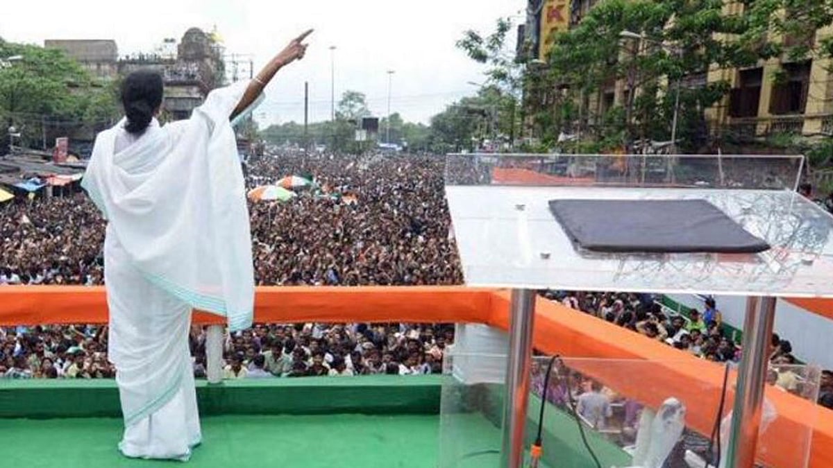Exit polls are predicting a landslide win for Mamata Bannerjee (Photo Courtesy:&nbsp;<a href="https://twitter.com/MamataOfficial">Twitter/MamataOfficial</a>)