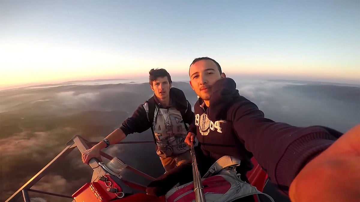 Fearless Pavel Smirnov and his friend take a selfie on top of the Yavuz Sultan Selim Bridge, the tallest bridge  in Turkey. (Photo: AP Screengrab)