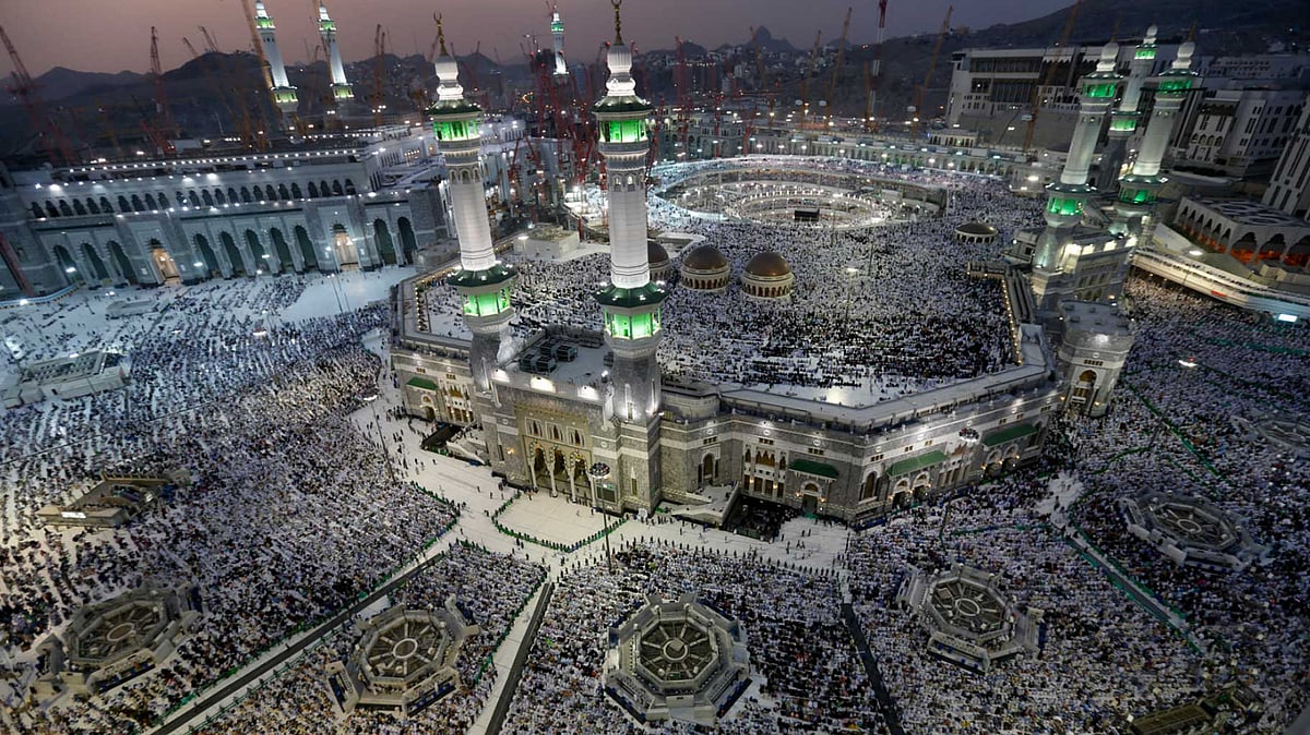 Muslim pilgrims pray around the holy Kaaba at the Grand Mosque, during the annual hajj pilgrimage in Mecca 27 September 2014. (Photo: Reuters)