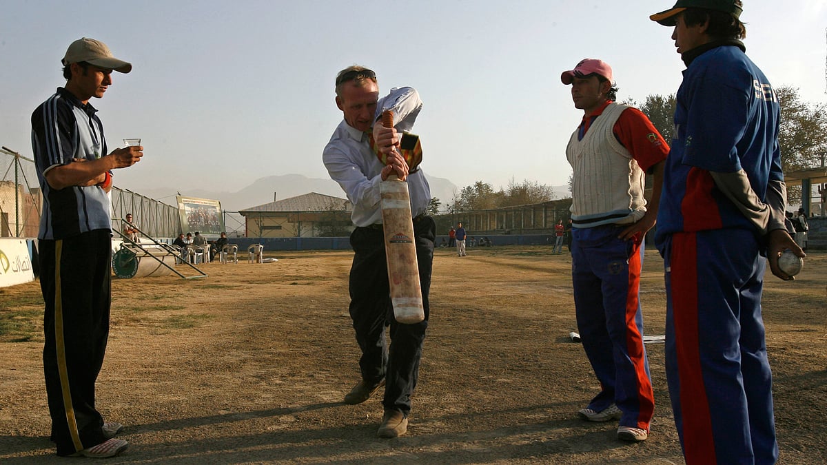 Matthew Fleming with Afghani cricketers (Photo: Reuters)