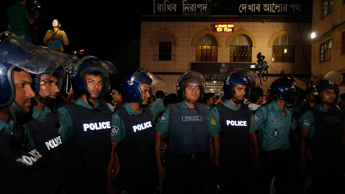 Bangladeshi police officers stand guard in Dhaka’s Central Jail where Jamaat-e-Islami party’s senior leader Motiur Rahman Nizami is scheduled to be hanged in Dhaka (Photo: AP)